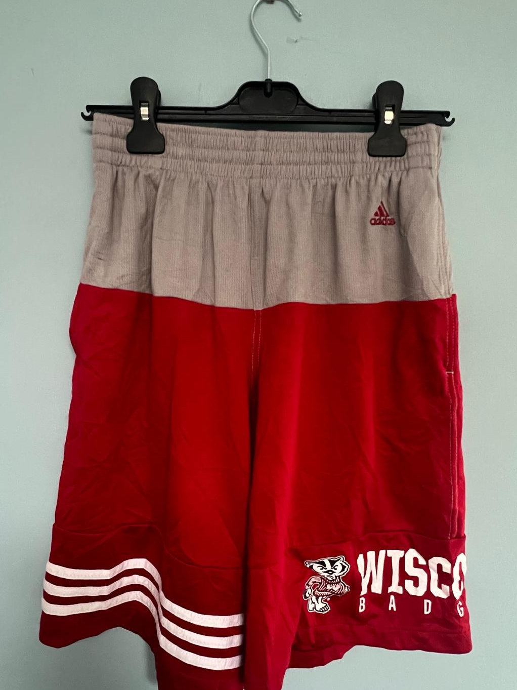 Adidas Wisconsin Badgers Leisure Shorts Small